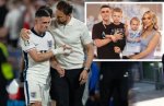 phil-foden-ve-nha-xem-vo-sinh-con.jpg